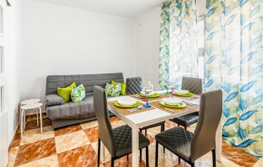 Gorgeous Apartment In Cordoba With Wifi